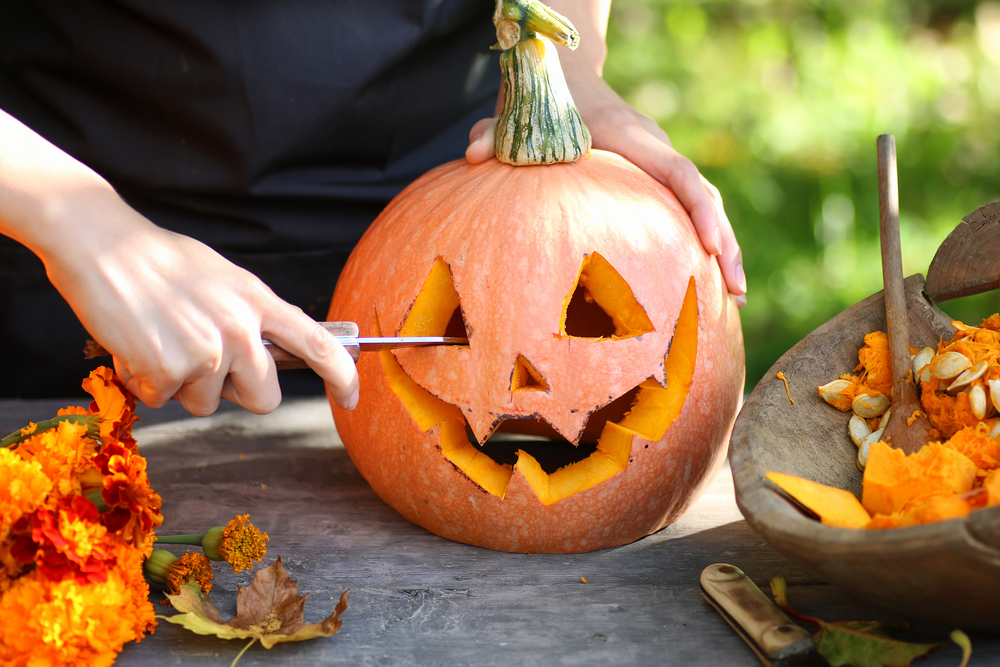 Hướng Dẫn Chi Tiết Cách Tỉa Bí Ngô Halloween Đơn Giản Tại Nhà