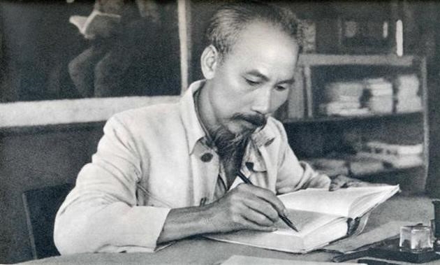 Những hình ảnh đẹp về cuộc đời và sự nghiệp của Chủ tịch Hồ Chí Minh