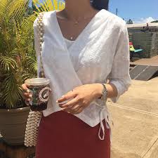 Nhấn để xem ảnh chất lượng hơn Áo blouse cổ V