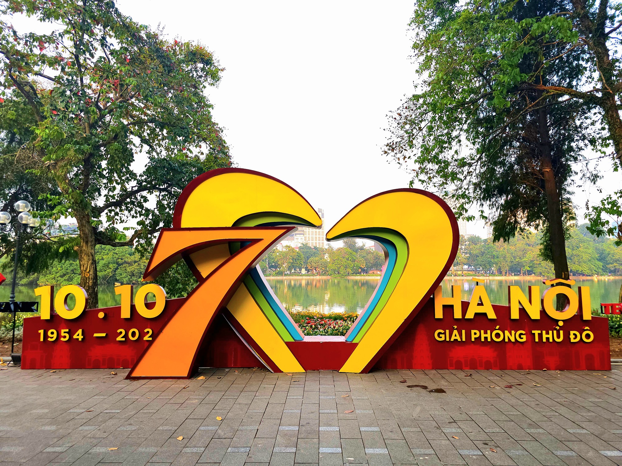 Nhấn để xem ảnh chất lượng hơn Hà Nội kỷ niệm 70 năm ngày Giải phóng