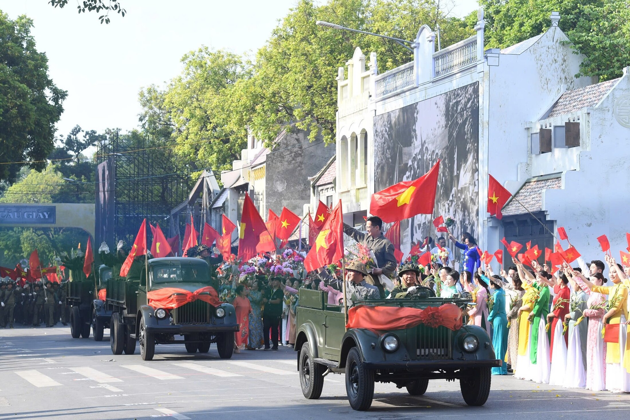 Nhấn để xem ảnh chất lượng hơn Chào mừng kỷ niệm ngày Giải phóng thủ đô