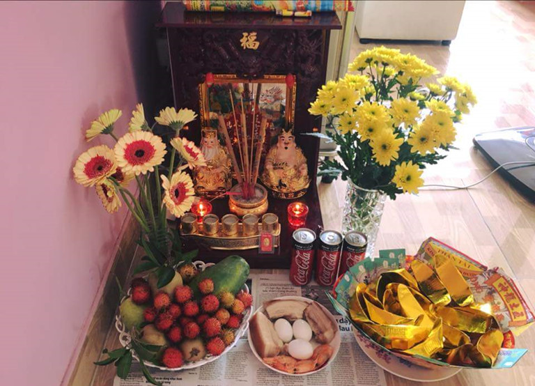Nhấn để xem ảnh chất lượng hơn Bàn thờ ngày vía Thần Tài