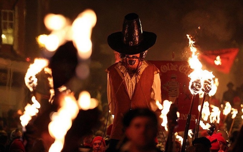 Nhấn để xem ảnh chất lượng hơn Halloween tại nước Anh