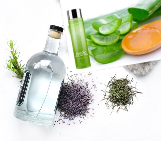 Cách làm nước rửa tay khô từ rượu, gel nha đam, và cồn