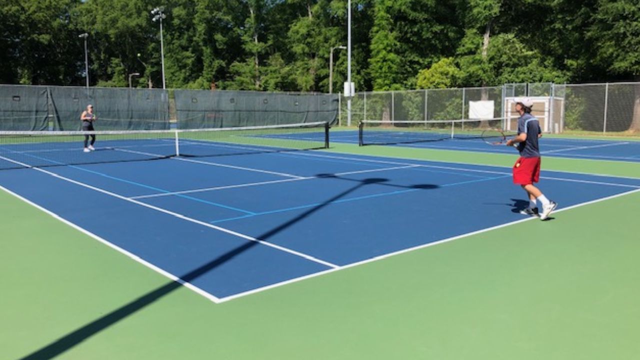 Nhấn để xem ảnh chất lượng hơn Tennis