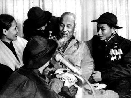 Nhấn để xem ảnh chất lượng hơn Nghe theo lời Bác dạy