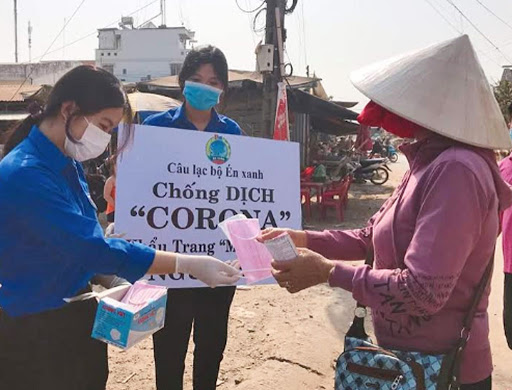 Nhấn để xem ảnh chất lượng hơn Phát khẩu trang miễn phí chống Corona