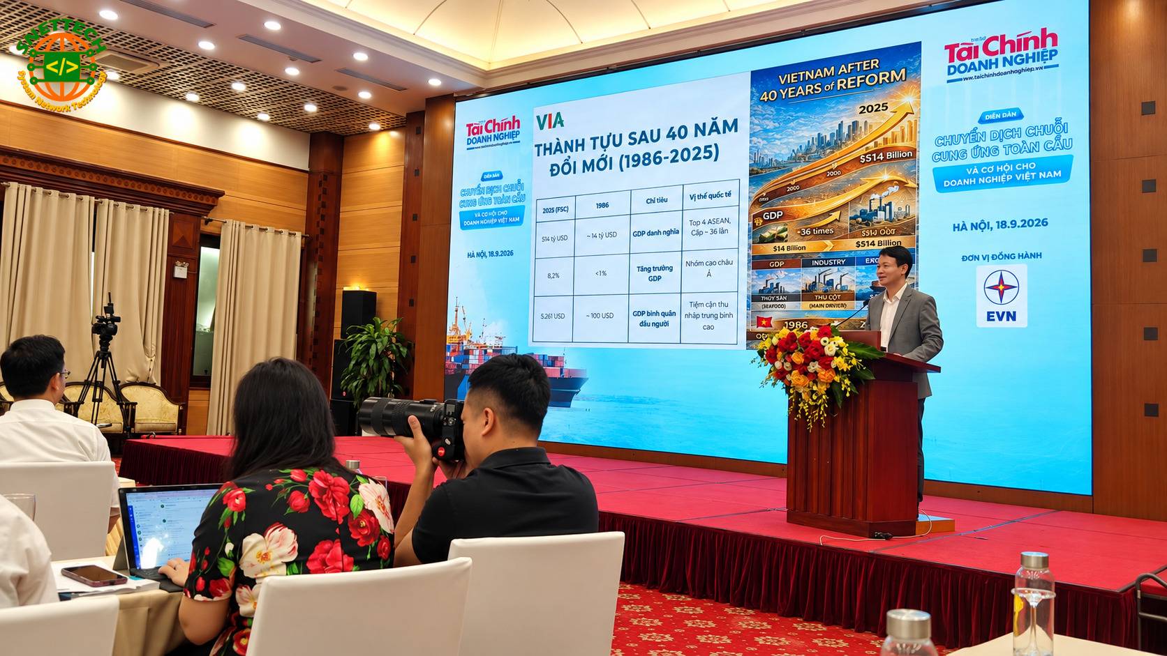 Nhấn để xem ảnh chất lượng hơn Các tiến sĩ và chuyên gia đầu ngành trình bày những bài phát biểu tâm huyết về xu hướng dịch chuyển chuỗi cung ứng tại diễn đàn (Ảnh: Snettech)