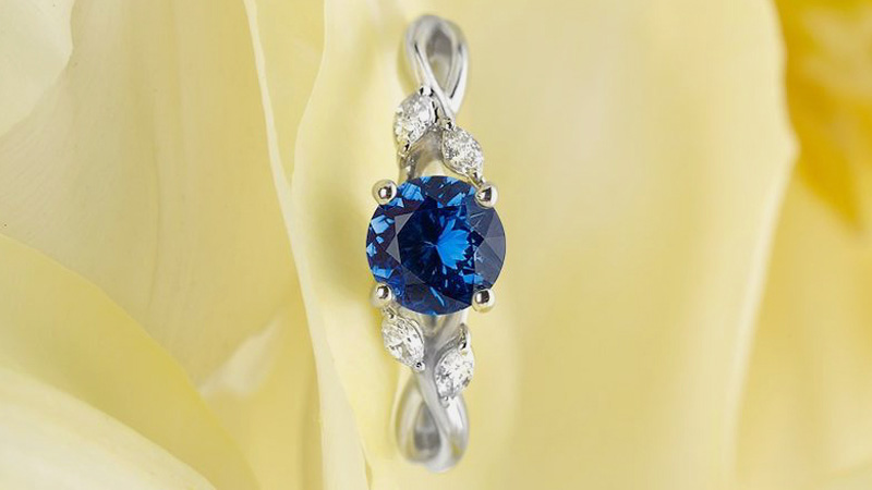 Nhấn để xem ảnh chất lượng hơn Đá Sapphire