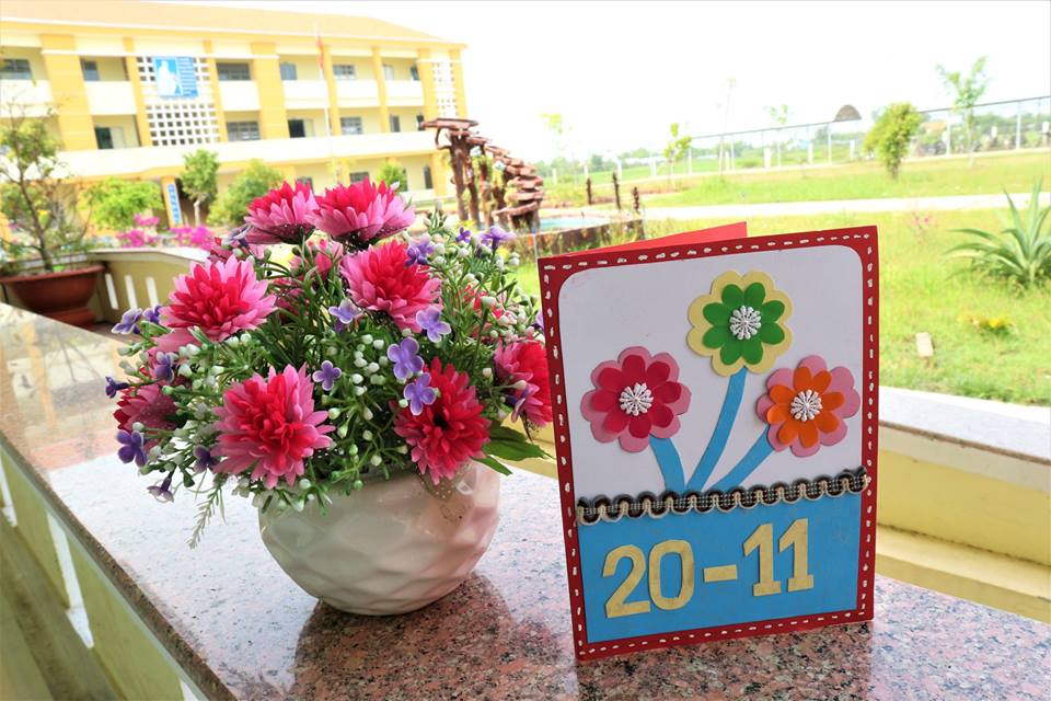 Nhấn để xem ảnh chất lượng hơn Thiệp 20-11