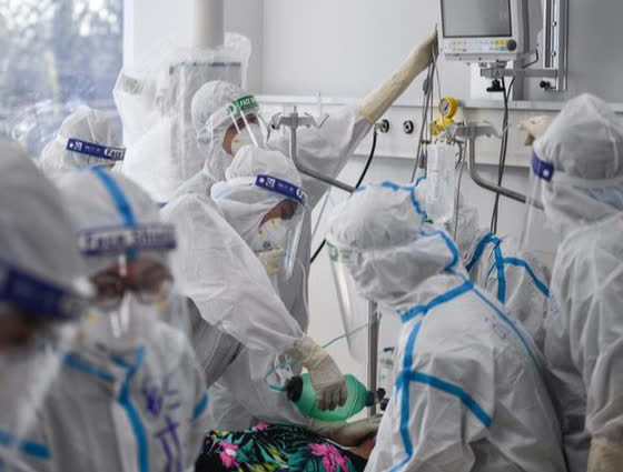 Nhấn để xem ảnh chất lượng hơn Những nỗ lực chống dịch của các y bác sĩ nơi tuyến đầu