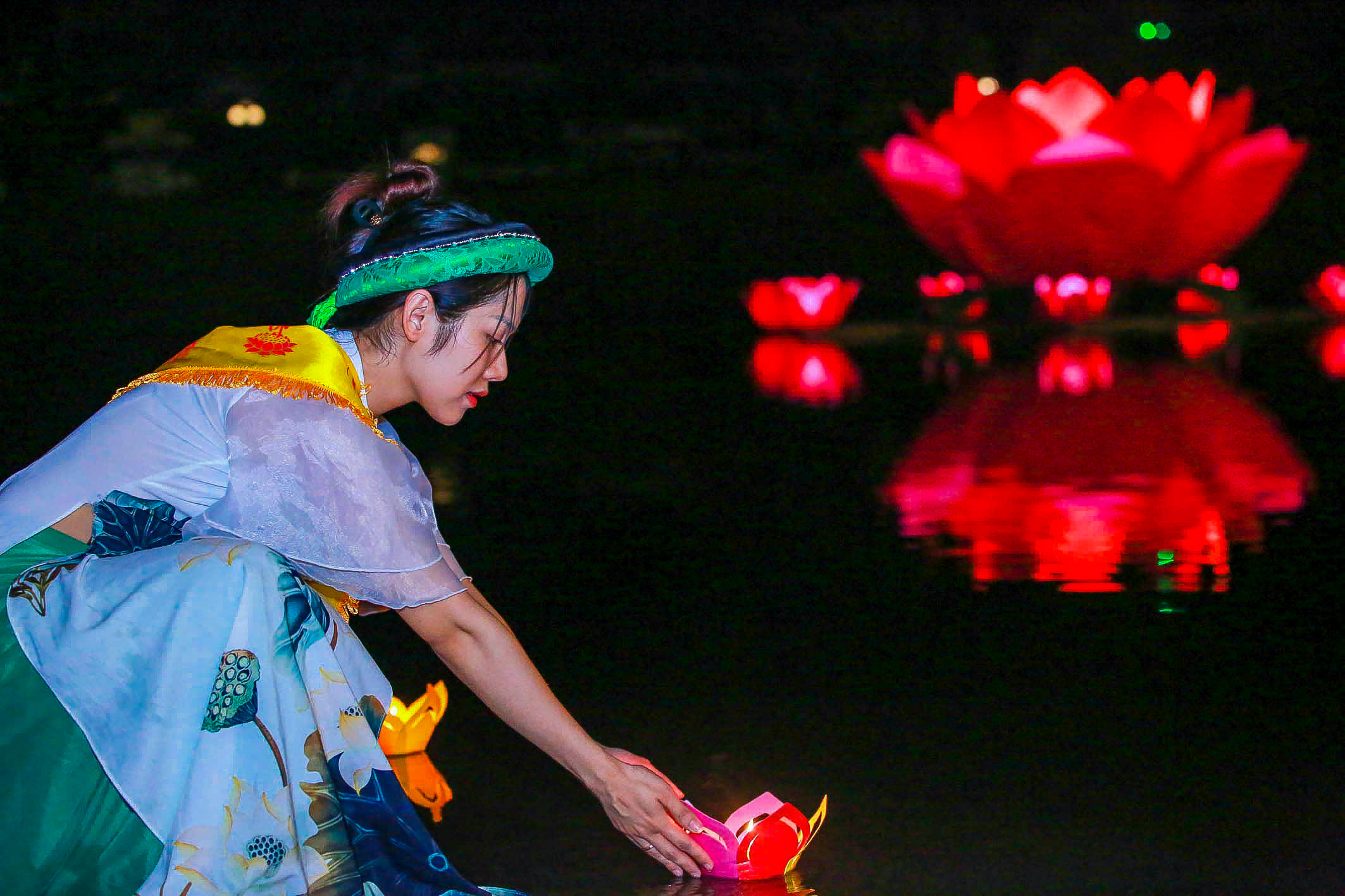 Vu Lan Rằm tháng 7 Âm lịch - mùa hiếu hạnh tràn đầy yêu thương và ấm áp 