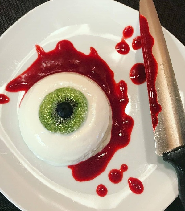 Món bánh độc đáo con mắt, tạo cảm giác rùn rợn cho người ăn.