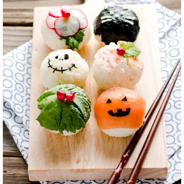 Món shushi Nhật Bản được hóa trang phù hợp với không khí Halloween