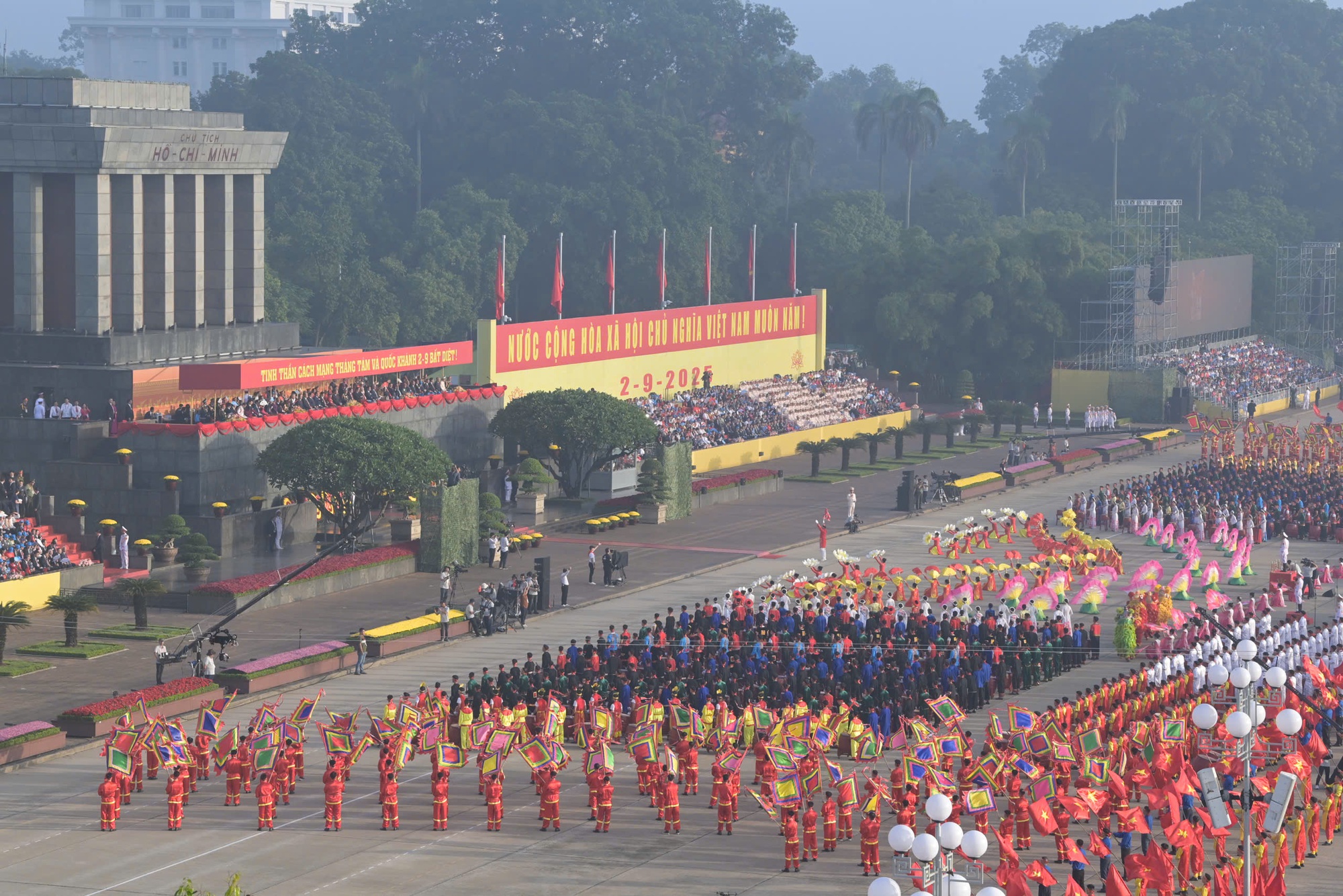  Quốc khánh Việt Nam (2/9) là một mốc son chói lọi trong lịch sử dân tộc, đánh dấu bước ngoặt vĩ đại mở ra kỷ nguyên độc lập, tự do và chủ nghĩa xã hội cho đất nước